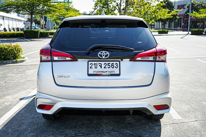 รถ Toyota Yaris 1.2 Sport Premium สี เทา