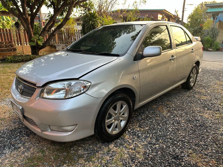 รถ Toyota Vios 1.5 J สี บรอนซ์เงิน