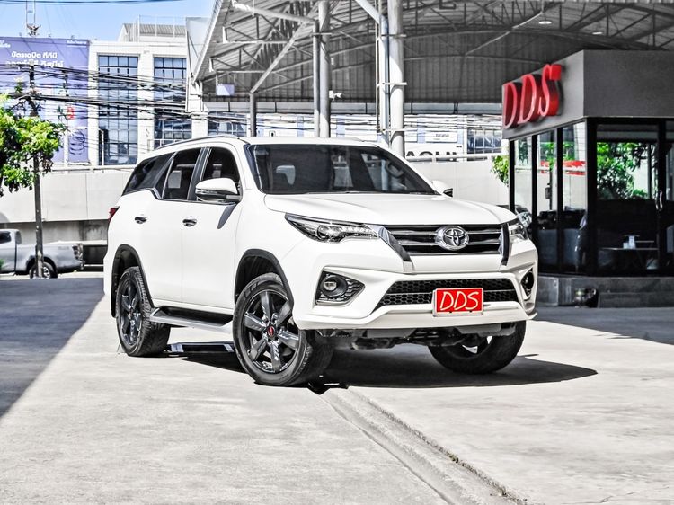 Toyota Fortuner 2018 2.8 TRD Sportivo Utility-car ดีเซล เกียร์อัตโนมัติ ขาว รูปที่ 4