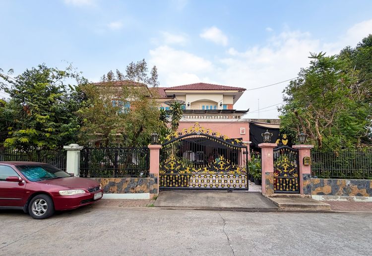 🔥 ขายบ้านหลังมุม ต้นโครงการ (ติดป้อมยาม) หมู่บ้านชลลดา บางบัวทอง เลือกได้ 2 ออปชั่น บ้านพร้อมที่ดิน 171 ตร.ว. หรือที่ดิน 94 ตรว. 