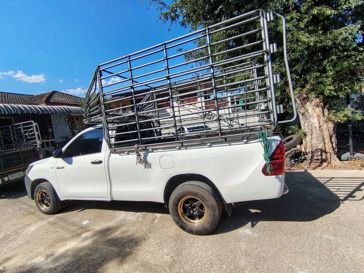 รถ Toyota Hilux Revo 2.4 G สี ขาว