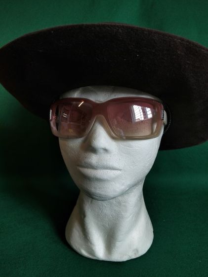 ขอขายแว่นตากันแดดหญิงแบรนด์ Ralph Lauren รุ่น RA5019 แท้ กระจกทูโทน ดำออกชาๆนิดๆใส่สบายก้านสีขาวมุกความกว้างกระจกหน้า 5.3นิ้ว. รูปที่ 2