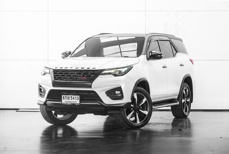 Toyota Fortuner 2019 2.8 TRD Sportivo 4WD Utility-car ดีเซล ไม่ติดแก๊ส เกียร์อัตโนมัติ ขาว รูปที่ 2