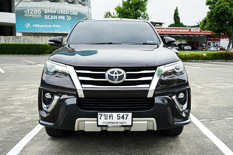 Toyota Fortuner 2017 2.4 V Utility-car ดีเซล ไม่ติดแก๊ส เกียร์อัตโนมัติ ดำ รูปที่ 2
