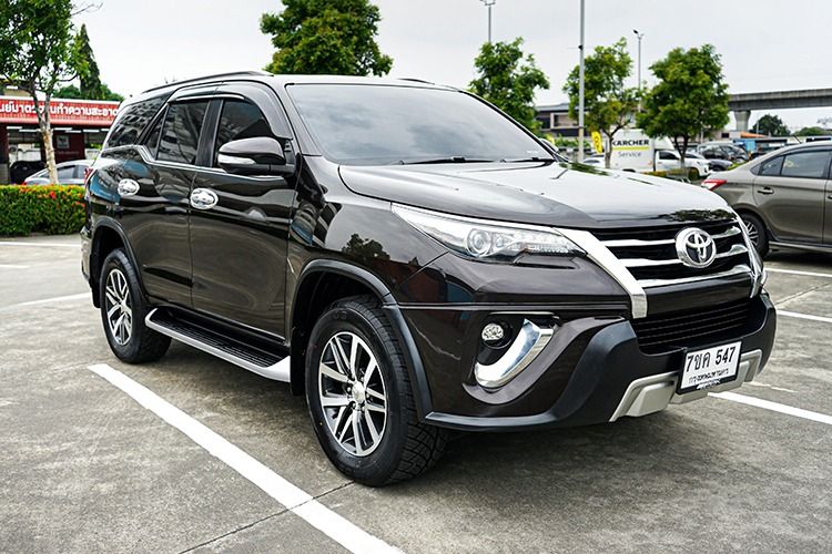 Toyota Fortuner 2017 2.4 V Utility-car ดีเซล ไม่ติดแก๊ส เกียร์อัตโนมัติ ดำ รูปที่ 3