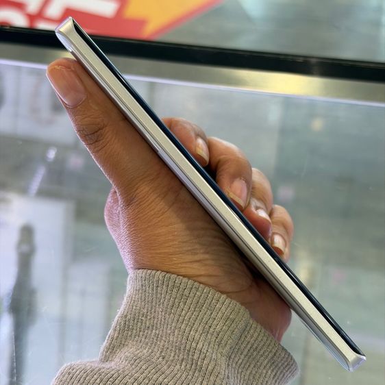 Realme GT6 Fluid Silver เครื่องศูนย์ สภาพสวยมาก จอ6.78นิ้ว แรม16รอม512 Snap8s Gen3 กล้องOIS Sony เครื่องใช้งานดีเยี่ยม ครบยกกล่อง🔥🔥 รูปที่ 4
