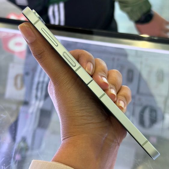 Samsung Z Flip6 512GB สีเขียว เครื่องศูนย์ สภาพสวยมากๆ จอ6.7นิ้ว แรม12รอม512 Snap8 Gen3 กล้อง50ล้าน(2ตัว)🔥🔥 รูปที่ 4