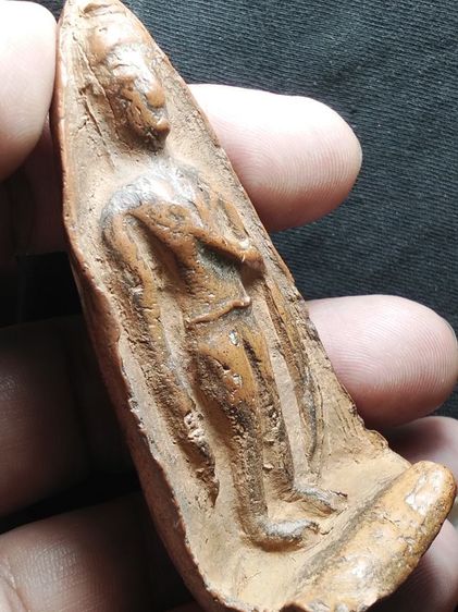 พระปางลีลาเนื้อดินครับ รูปที่ 6