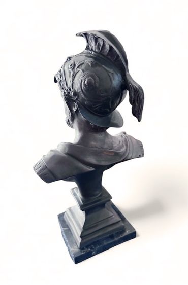 รูปปั้นทองเหลืองบนฐานหิน ของอาแจ็กซ์มหาราช ผู้ยิ่งใหญ่  รูปที่ 6