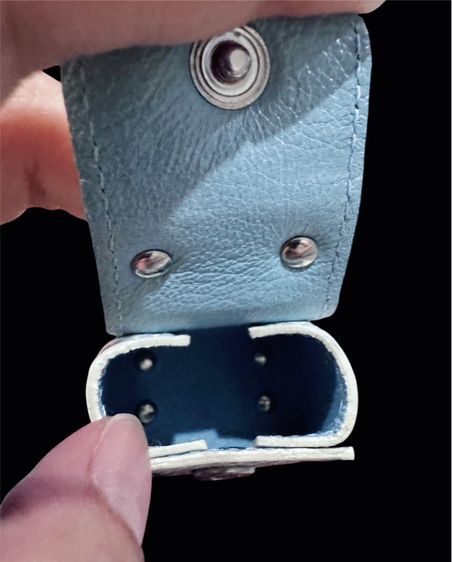 พวงกุญแจกระเป๋าหนังมินิ ใส่เหรียญ สายหนังสีขาว รุ่น Gancini จาก Salvatore Ferragamo  รูปที่ 6