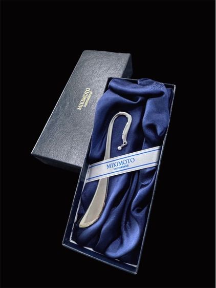 ที่คั่นหนังสือสแตนเลสประดับไข่มุกแท้ 1 เม็ดจากแบรนด์ดัง Mikimoto International จากญี่ปุ่น 