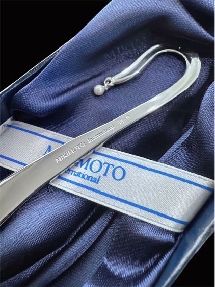 ที่คั่นหนังสือสแตนเลสประดับไข่มุกแท้ 1 เม็ดจากแบรนด์ดัง Mikimoto International จากญี่ปุ่น  รูปที่ 3