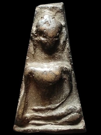 พระผงสุพรรณเนื้อเขียวแกร่งครับ