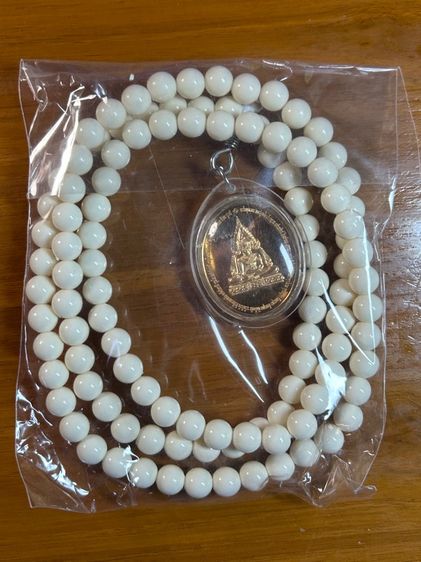 เหรียญรวมกำลังจักรพรรดิปราบไตรภพ เนื้อทองทิพย์ สร้างปี 2557 หลวงตาม้า (ใหม่ยังไม่แกะซอง) รูปที่ 6