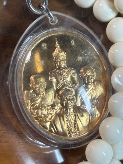 เหรียญรวมกำลังจักรพรรดิปราบไตรภพ เนื้อทองทิพย์ สร้างปี 2557 หลวงตาม้า (ใหม่ยังไม่แกะซอง)