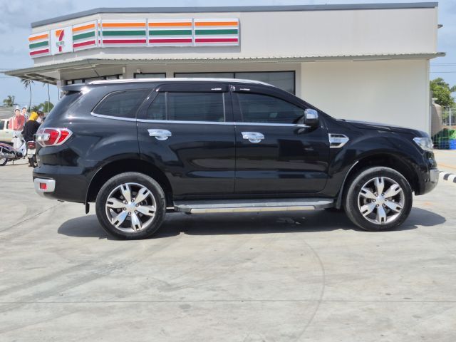 Ford Everest 2017 3.2 Titanium Plus 4WD Utility-car ดีเซล ไม่ติดแก๊ส เกียร์อัตโนมัติ ดำ รูปที่ 2