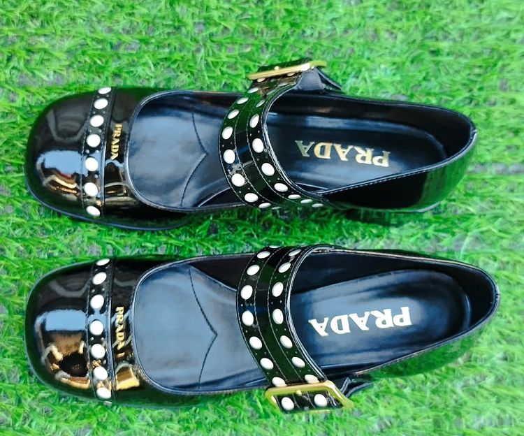 รองเท้าผู้หญิง Prada Mary Jane หนังแก้ว  made in italy สภาพดี ใหม่ สวย size 36 รูปที่ 3