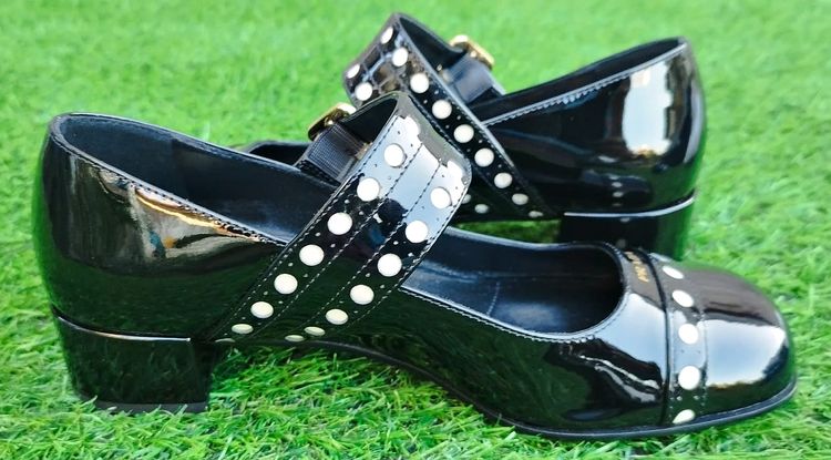 รองเท้าผู้หญิง Prada Mary Jane หนังแก้ว  made in italy สภาพดี ใหม่ สวย size 36 รูปที่ 2