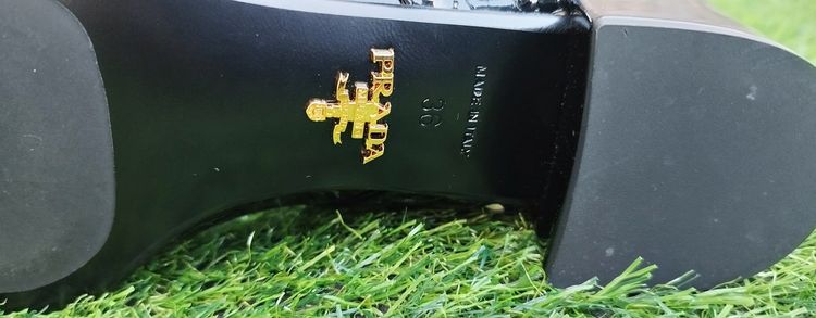 รองเท้าผู้หญิง Prada Mary Jane หนังแก้ว  made in italy สภาพดี ใหม่ สวย size 36 รูปที่ 6