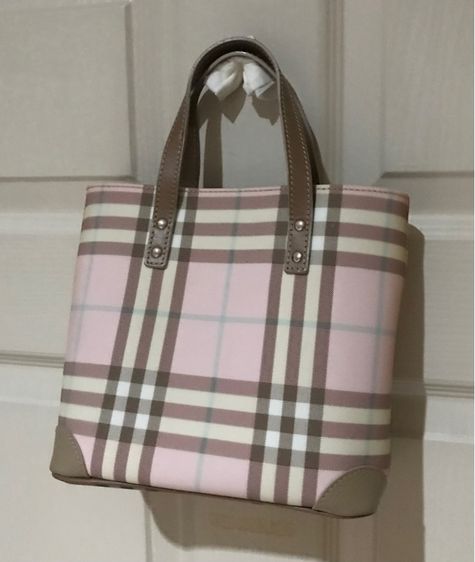 หญิง หลากสี อื่นๆ Burberry ของแท้ สีสวยหวาน สภาพดีมาก