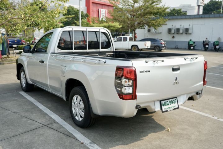 Mitsubishi Triton 2022 2.5 GL Pickup ดีเซล เกียร์ธรรมดา เทา รูปที่ 2