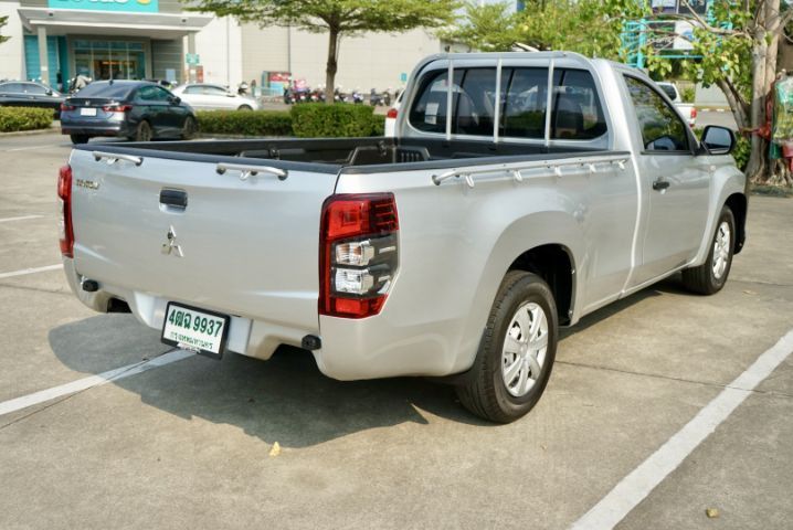 Mitsubishi Triton 2022 2.5 GL Pickup ดีเซล เกียร์ธรรมดา เทา รูปที่ 3