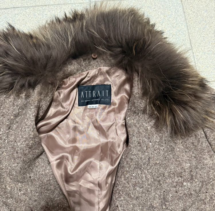 ขายเสื้อโค้ทจากเกาหลี สภาพสวยและใหม่มาก 90 เปอร์เซ็นต์ เนื้อผ้าไม่หนามาก เหมาะใส่บ้านเรา หรือใส่ในออฟฟิศ  รูปที่ 2