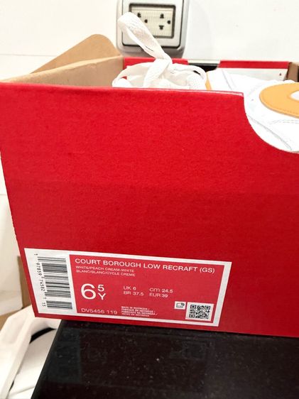 รองเท้า Nike ของใหม่ ขนาด 39 EU สนใจสอบถามได้ค่ะ ของแท้ซื้อจากช็อป Nike เลยค่ะ รูปที่ 2