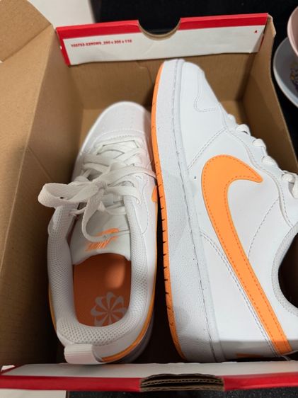 ไม่ระบุ ขาว อื่นๆ รองเท้า Nike ของใหม่ ขนาด 39 EU สนใจสอบถามได้ค่ะ ของแท้ซื้อจากช็อป Nike เลยค่ะ