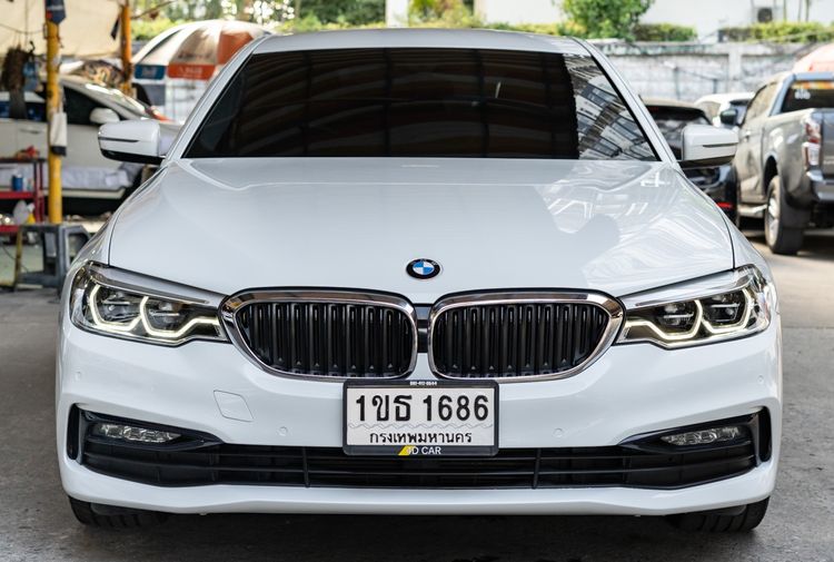 รถ BMW Series 5 520d สี ขาว