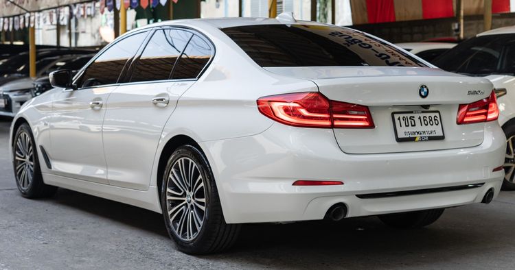BMW Series 5 2018 520d Sedan ดีเซล ไม่ติดแก๊ส เกียร์อัตโนมัติ ขาว รูปที่ 3