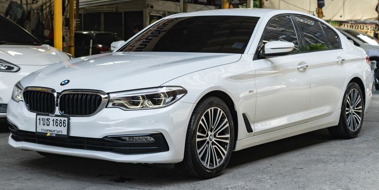 BMW Series 5 2018 520d Sedan ดีเซล ไม่ติดแก๊ส เกียร์อัตโนมัติ ขาว รูปที่ 2