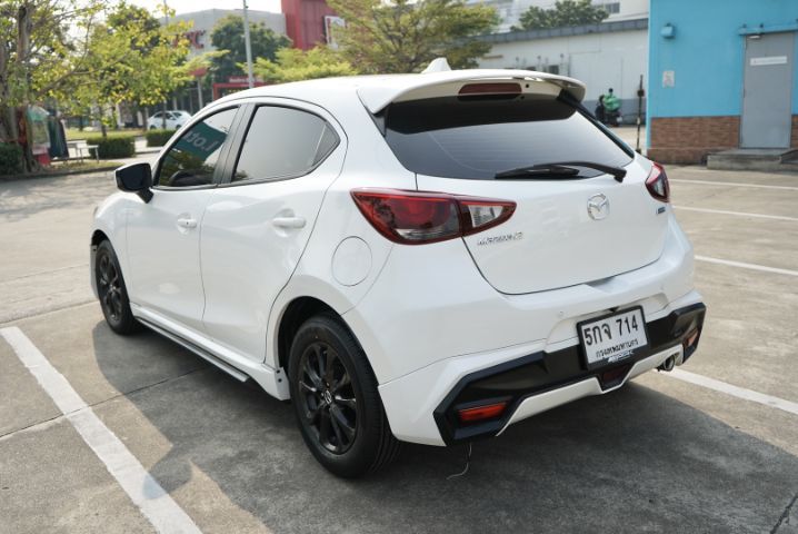Mazda Mazda 2 2016 1.3 Sports High Plus Sedan เบนซิน เกียร์อัตโนมัติ ขาว รูปที่ 3