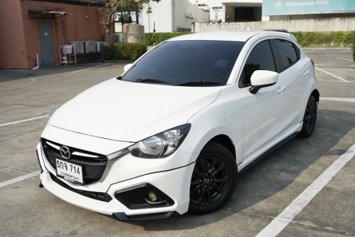 Mazda Mazda 2 2016 1.3 Sports High Plus Sedan เบนซิน เกียร์อัตโนมัติ ขาว รูปที่ 2