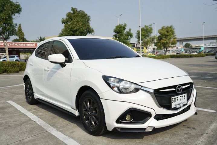 Mazda Mazda 2 2016 1.3 Sports High Plus Sedan เบนซิน เกียร์อัตโนมัติ ขาว รูปที่ 4
