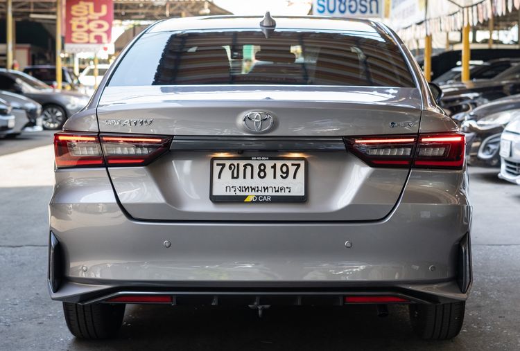 Toyota Yaris ATIV 2025 1.2 Premium Luxury Sedan ไฮบริด ไม่ติดแก๊ส เกียร์อัตโนมัติ เทา รูปที่ 4