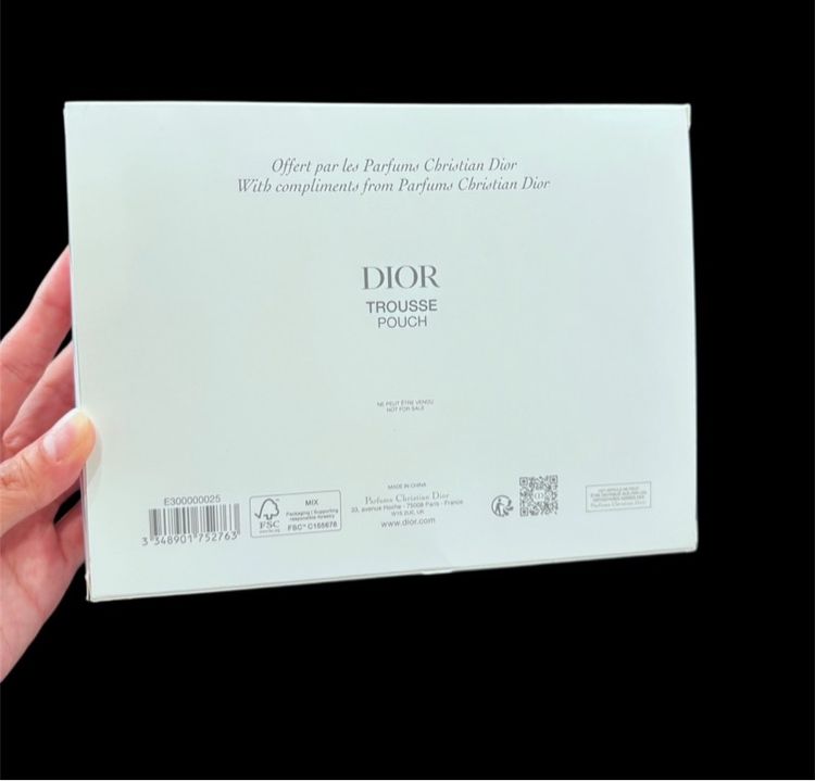 Miss Dior Makeup Red Pouch กระเป๋าเครื่องสำอางสีแดง Miss Dior  รูปที่ 4