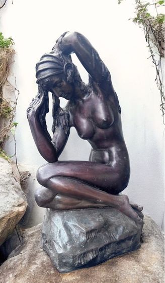 อื่นๆ ประติมากรรม รูปปั้นหญิงเปลือยกายบนโขดหิน ทำจากบรอนซ์ ทองเหลือง โดย อาวาร์ด เทนนีสัน แฟร์แบงส์ 