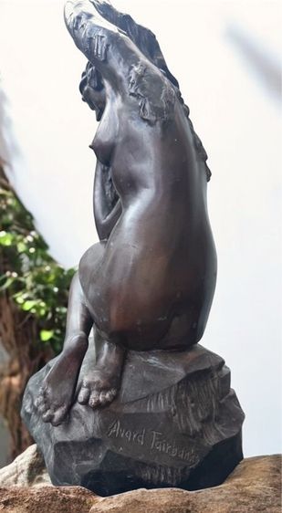 ประติมากรรม รูปปั้นหญิงเปลือยกายบนโขดหิน ทำจากบรอนซ์ ทองเหลือง โดย อาวาร์ด เทนนีสัน แฟร์แบงส์  รูปที่ 3