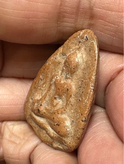 พระนางกำแพงกลีบบัว เนื้อละเอียด มีแร่ดอกมะขาม รูปที่ 4