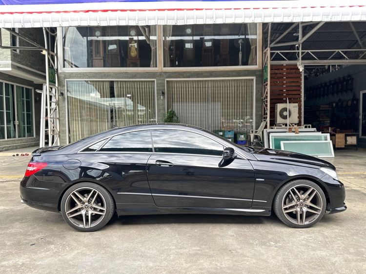 Mercedes-Benz E-Class 2012 E200 CGI Sedan เบนซิน เกียร์อัตโนมัติ ดำ รูปที่ 4