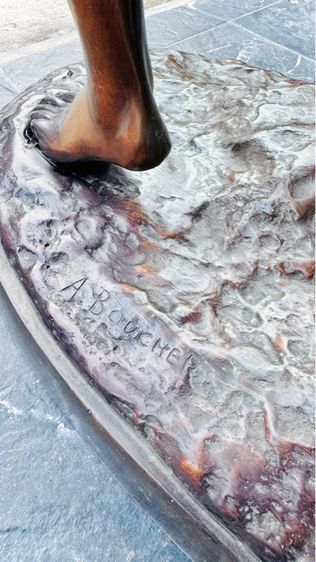  bronze brass sculpture of 3 running athletes TO THE GOAL BOUCHER Alfred นักกีฬา 3 คนกำลังวิ่งเข้าสู่ประตูชัย รูปที่ 7