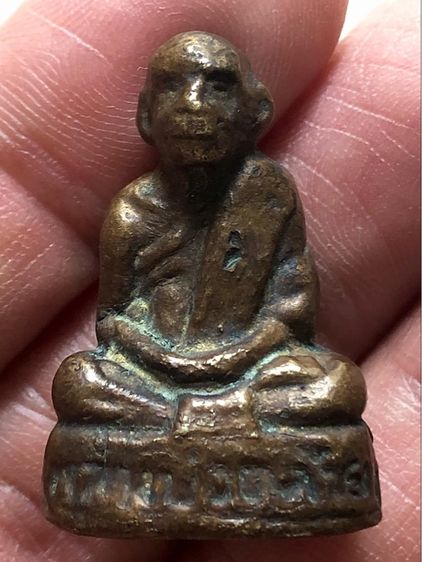 พระรูปหล่อเก่าคะ