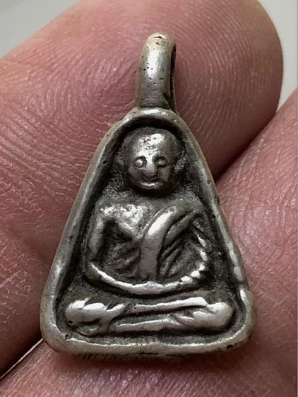 พระเหรียญหล่อ เก่าคะ