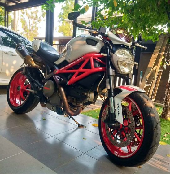 Ducati monster 796 S2R
