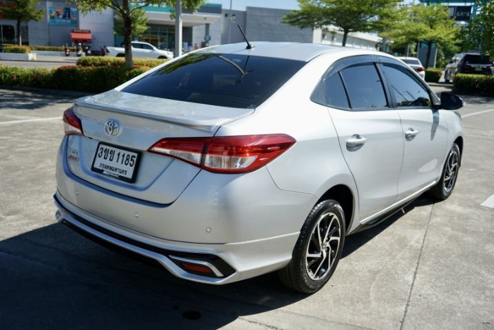 Toyota Yaris ATIV 2022 1.2 Sport Sedan เบนซิน ไม่ติดแก๊ส เกียร์อัตโนมัติ เทา รูปที่ 4