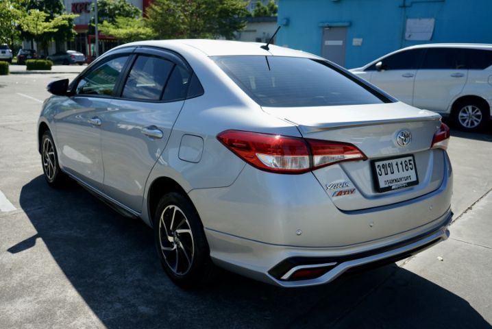 Toyota Yaris ATIV 2022 1.2 Sport Sedan เบนซิน ไม่ติดแก๊ส เกียร์อัตโนมัติ เทา รูปที่ 3