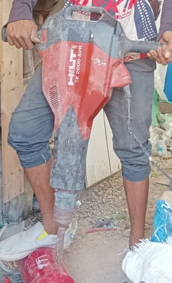 เครื่องมือก่อสร้าง เครื่องสกัดไฟฟ้า TE-S รุ่น TE 2000-AVR