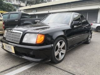 รถ Mercedes-Benz E-Class E200 สี เบจ