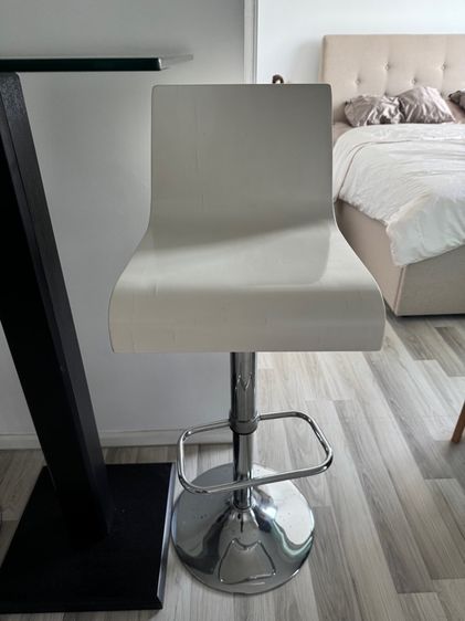 ขายด่วน ชุดโต๊ะบาร์กระจก Index พร้อมเก้าอี้บาร์ 2 ตัว (มือสอง) รูปที่ 6